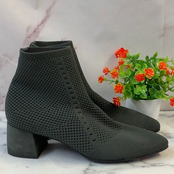 NWT Eileen Fisher Women's Boots Charcoal Size 8.5 - Picture 1 of 6
